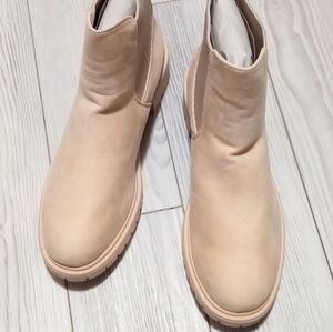 (51-4132)  Women's Chelsea Boots Sz 9.5